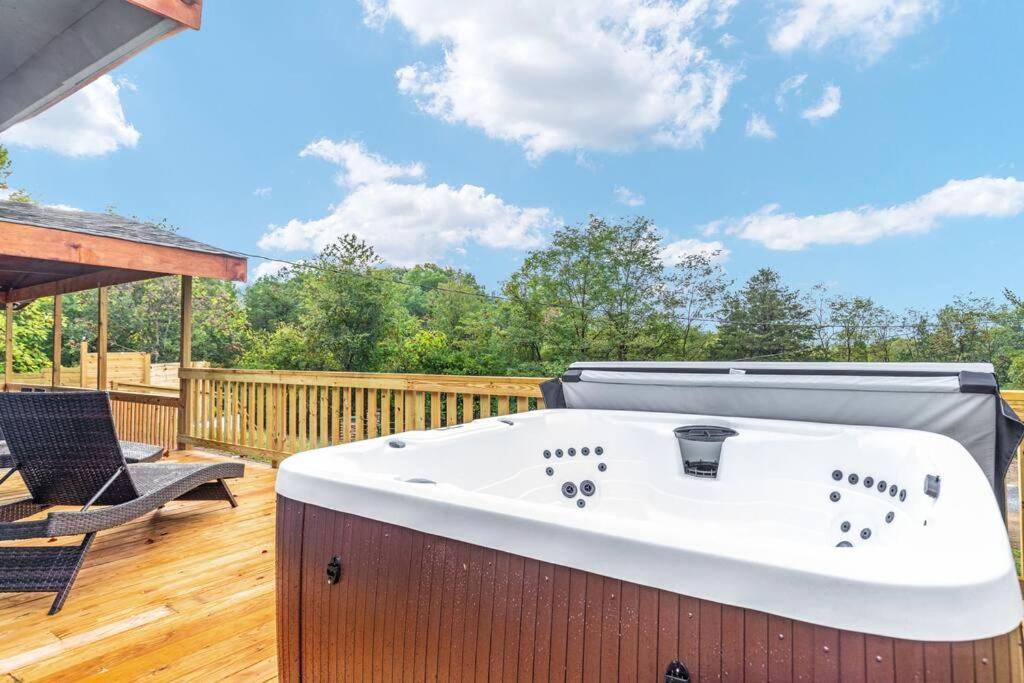 Hidden Hollow 3Bd Cabin - Hot Tub, Wifi, Game Room, Fire Pit Luray Exterior photo